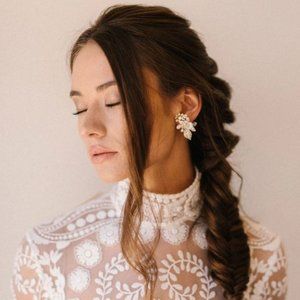 Untamed Petals Willow Wedding Earring Gold